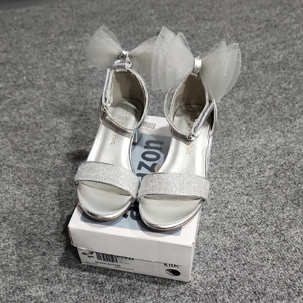 Elegant Silver Girls Sandals